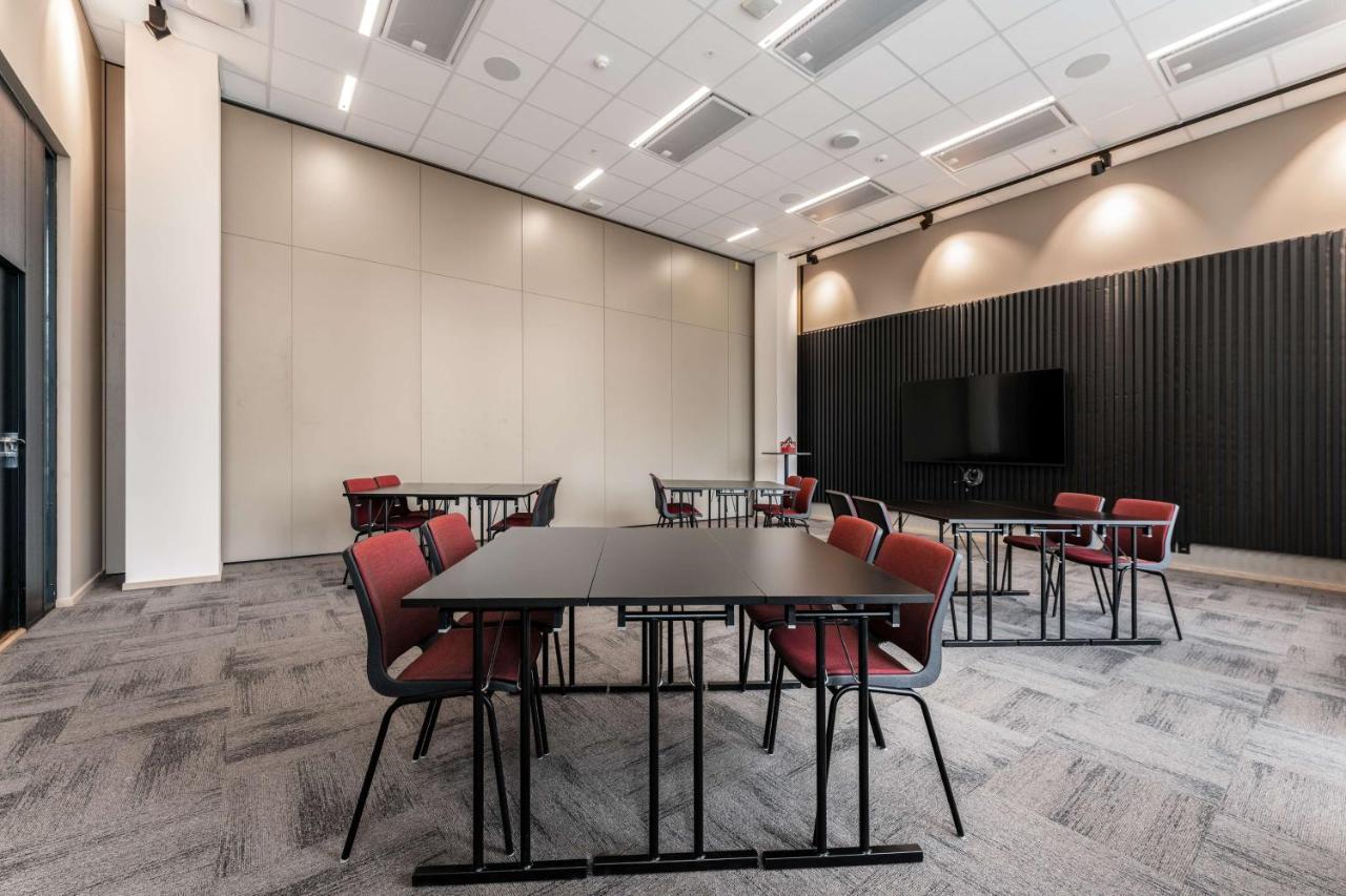 Hotel Radisson Red Okern 4*